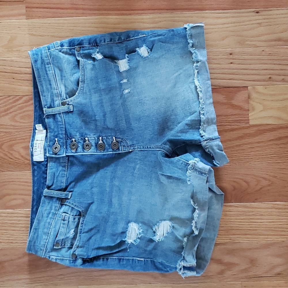 Torrid size 14 Distressed shorts
